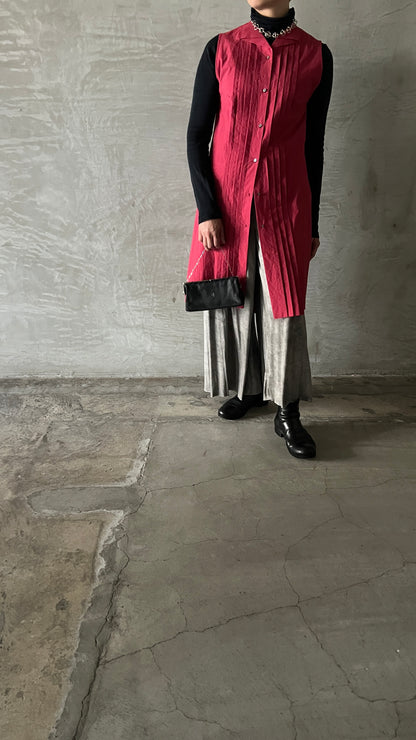wo. front pleated sleevless long fitted