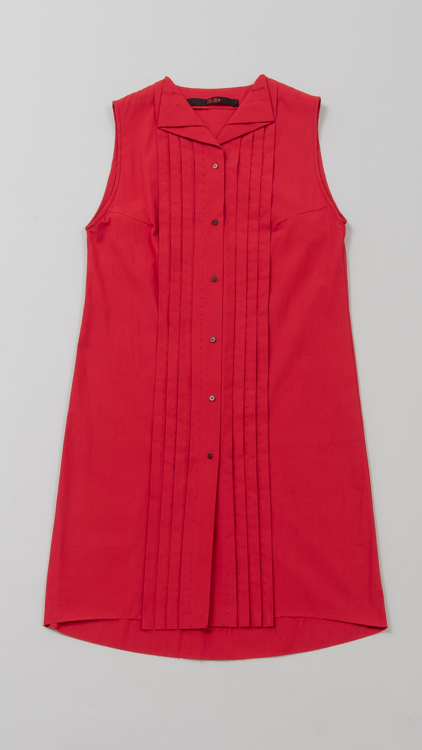 wo. front pleated sleevless long fitted