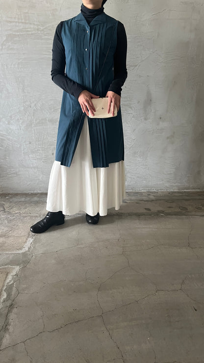 wo. front pleated sleevless long fitted