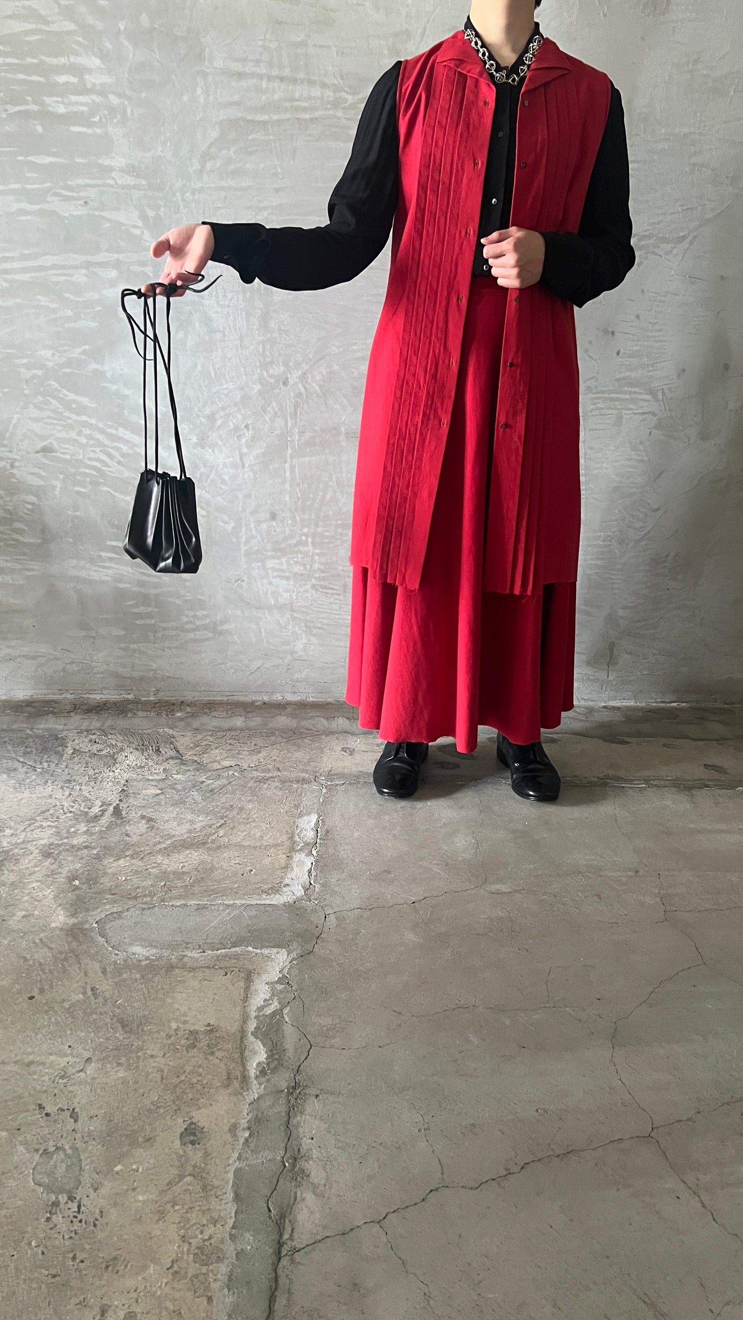 wo. front pleated sleevless long fitted