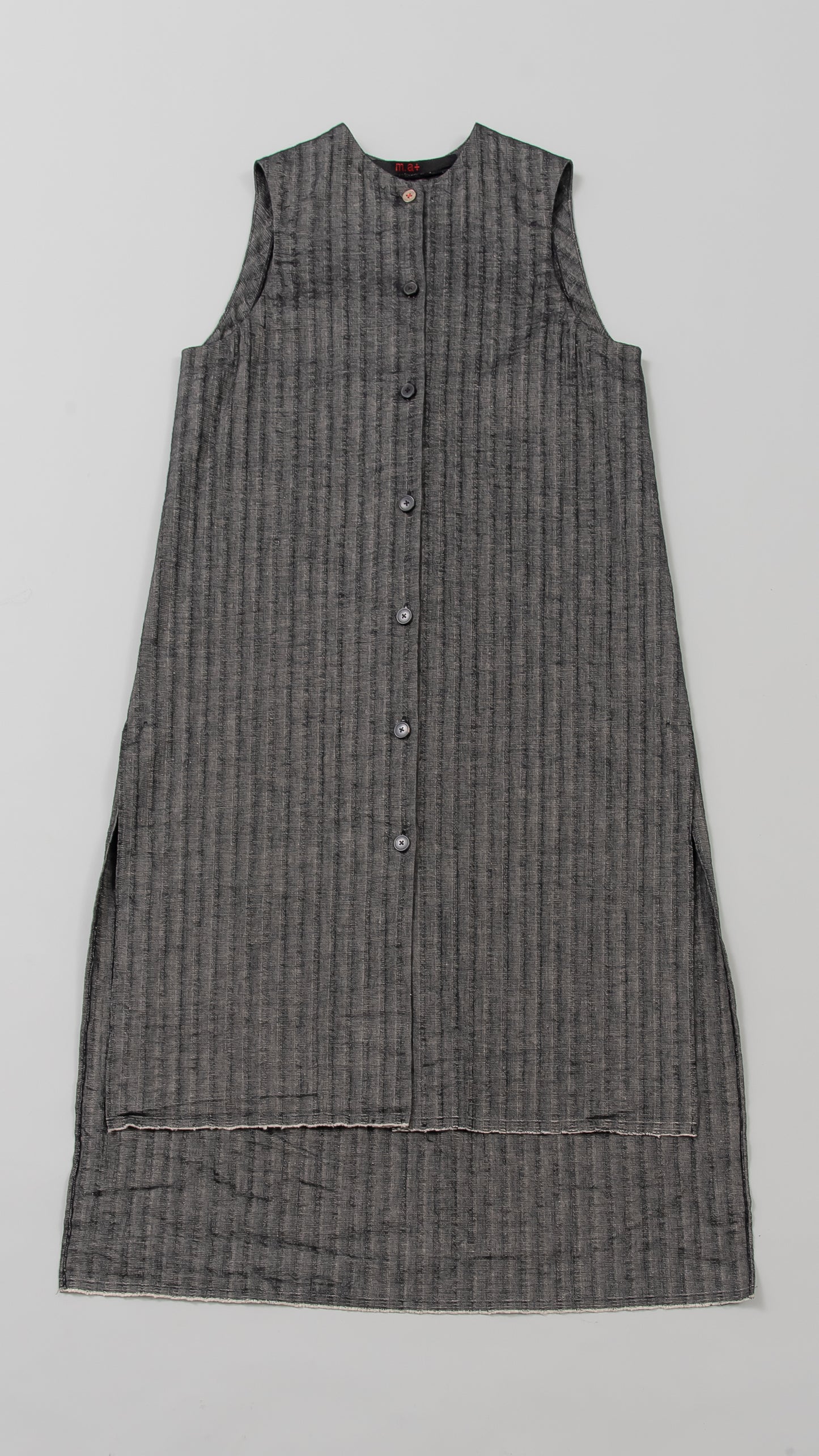 NO  COLLAR WIDE SLEEVELESS  SHIRT