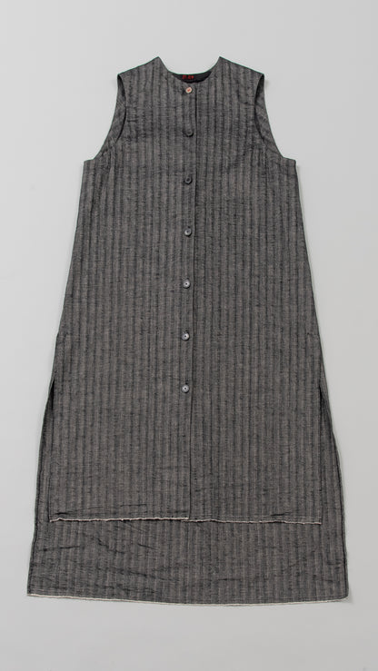 NO  COLLAR WIDE SLEEVELESS  SHIRT