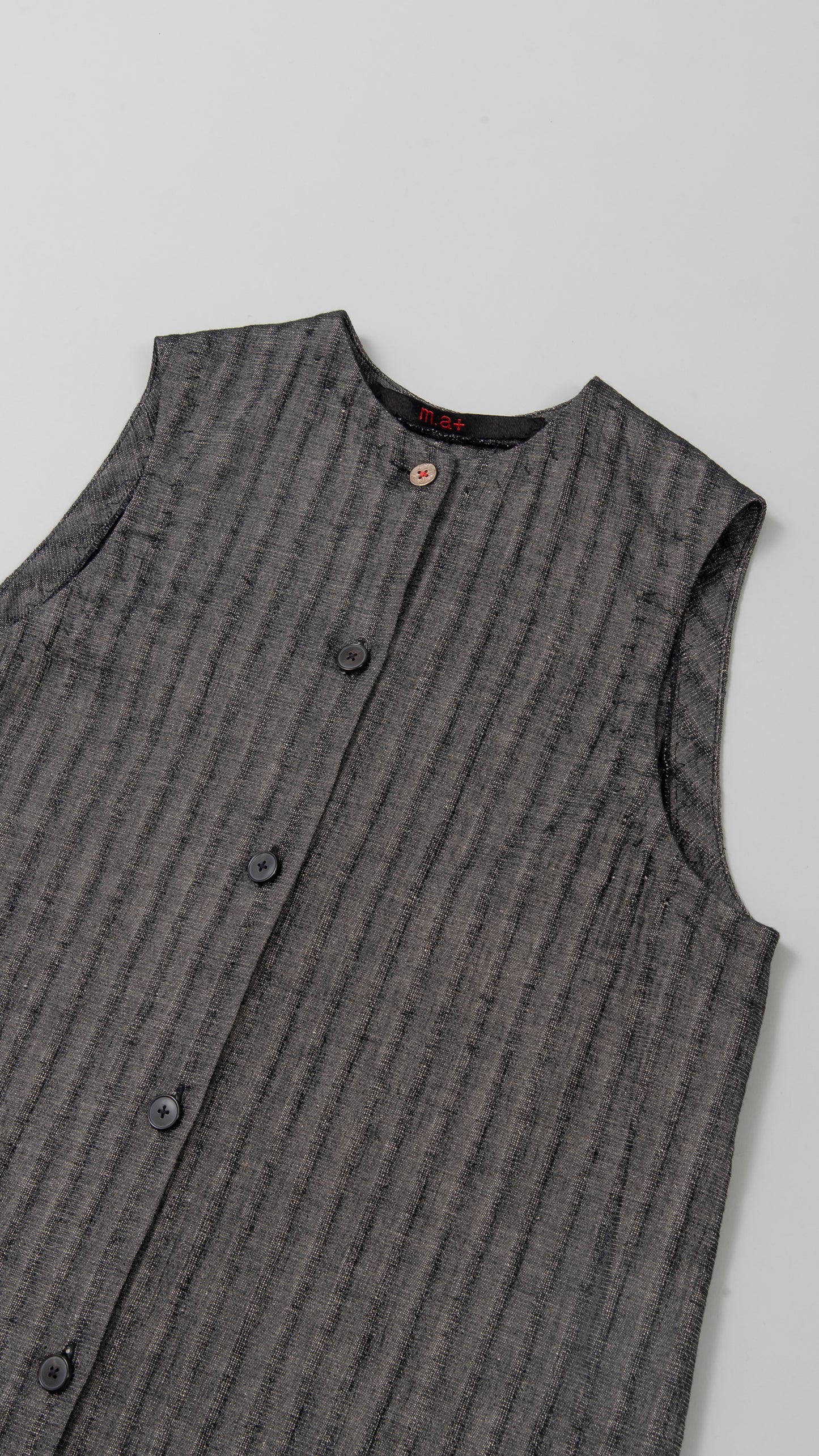 NO  COLLAR WIDE SLEEVELESS  SHIRT