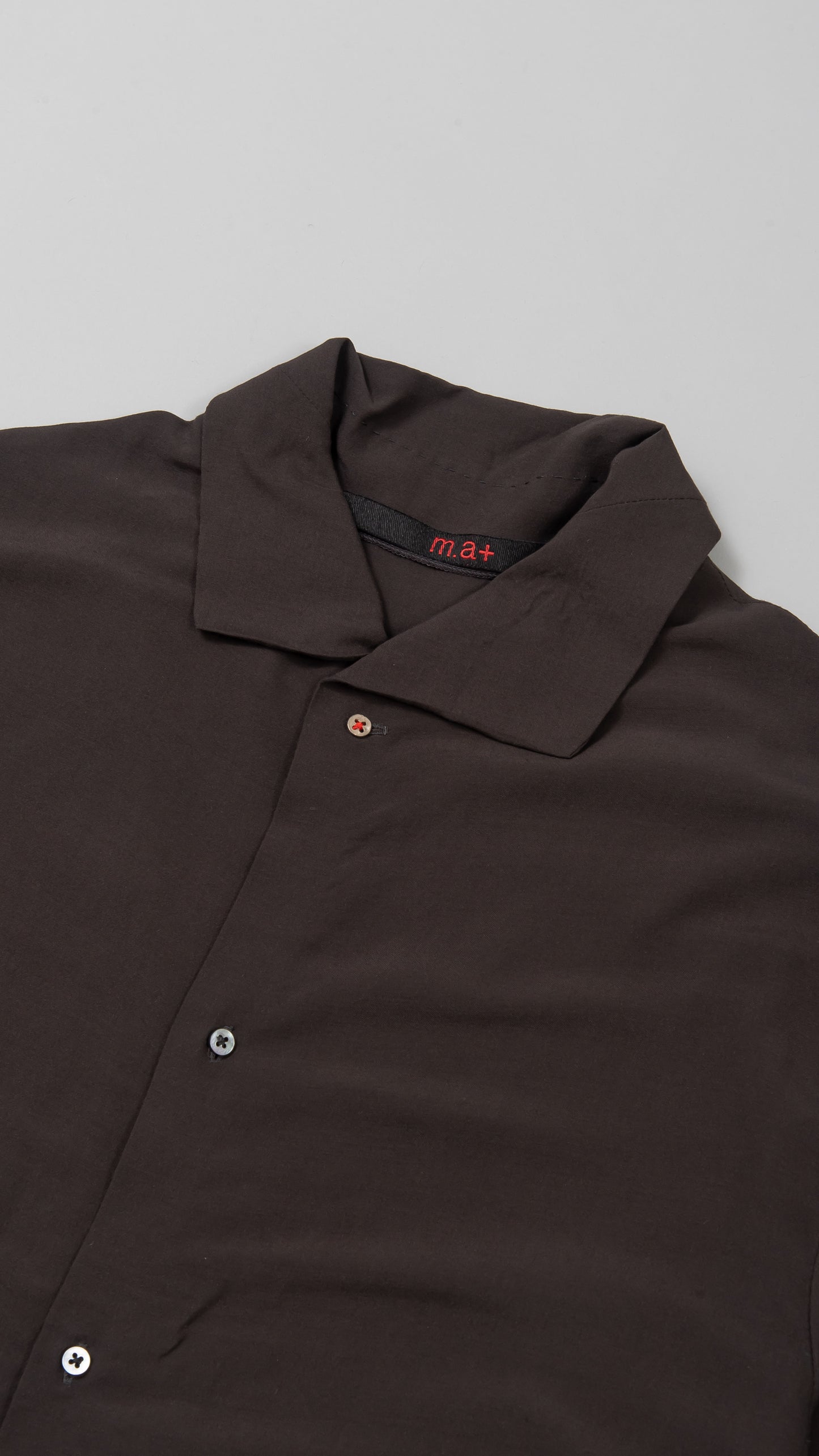 high collar medium fit shirt