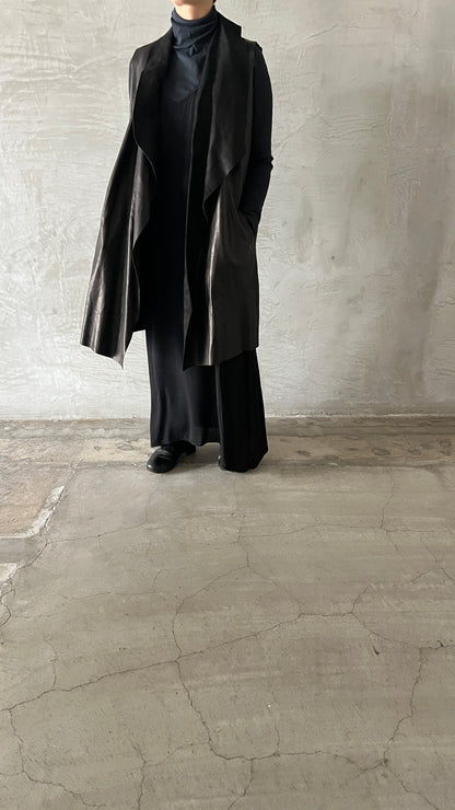 sleeveless open wide coat