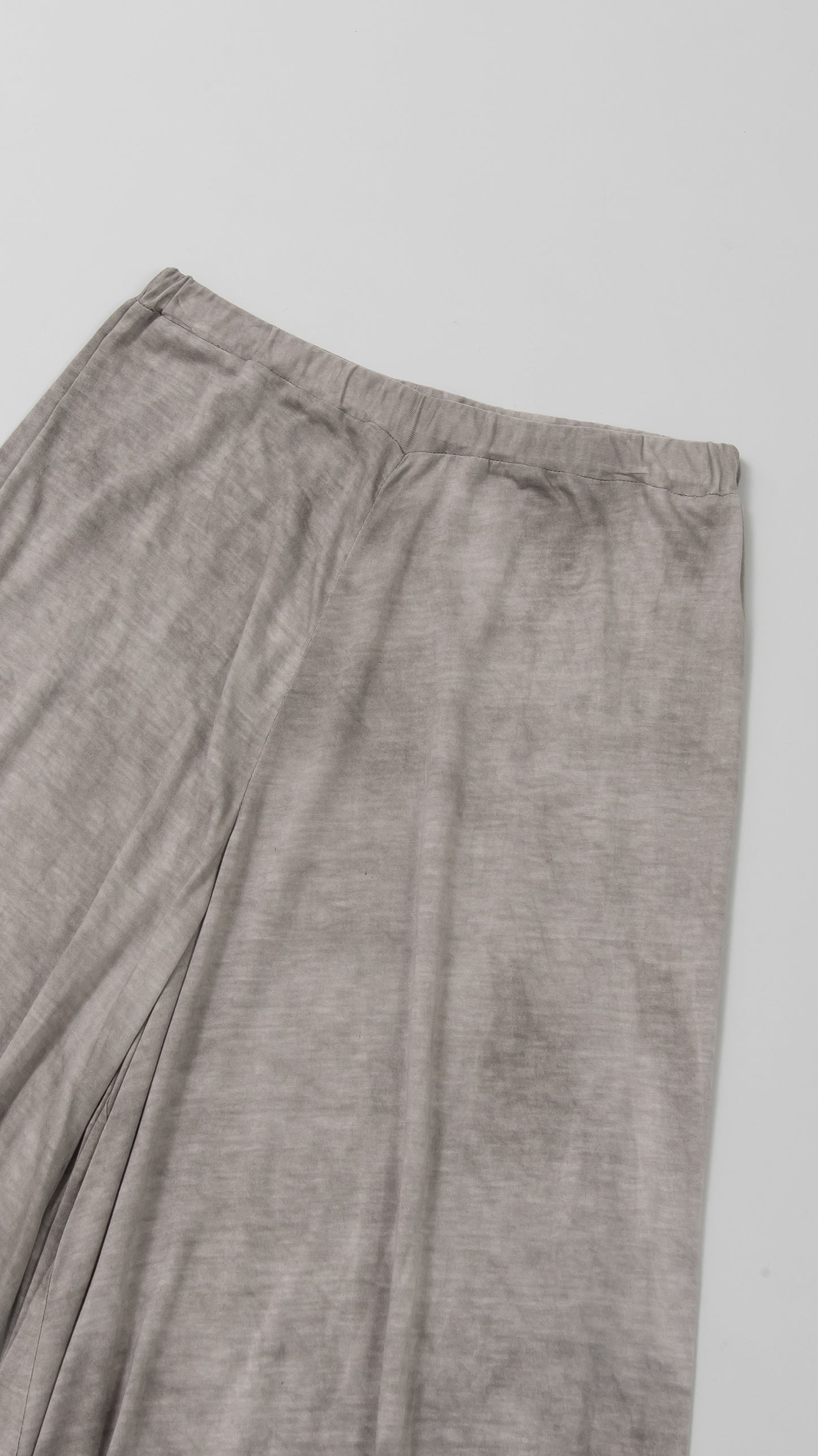 wo. elastic waist flowing legs wide