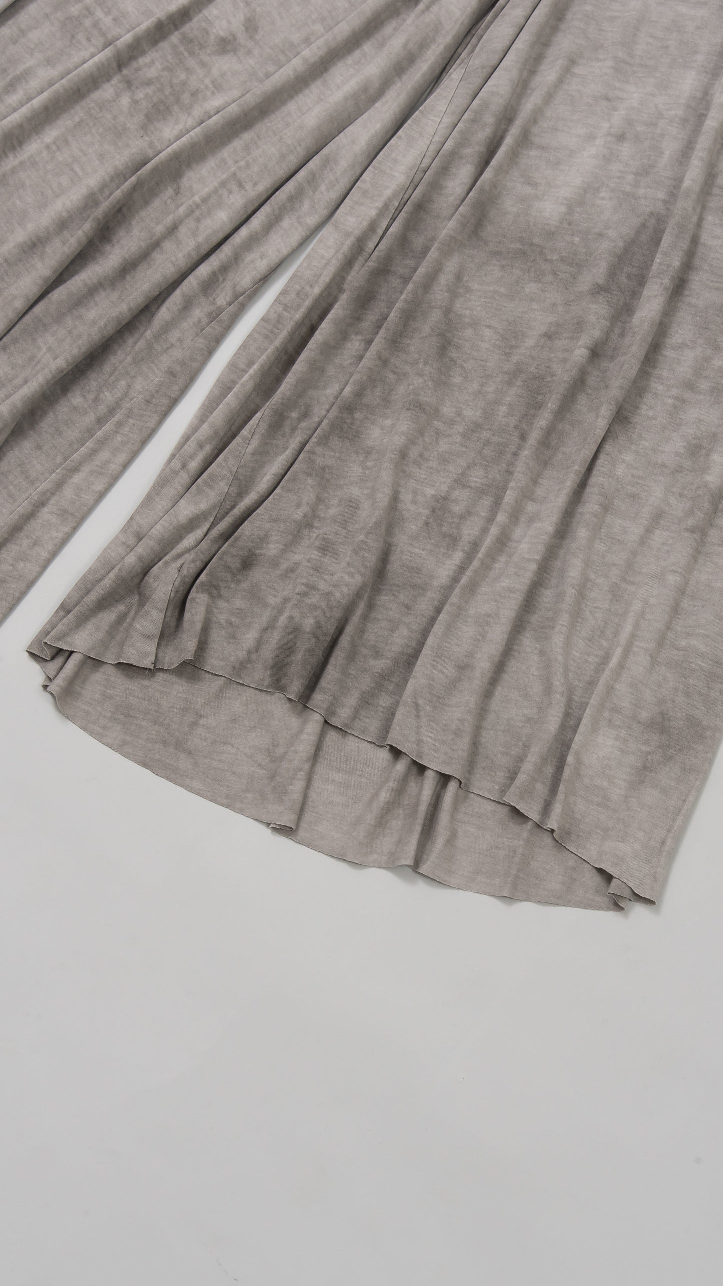 wo. elastic waist flowing legs wide