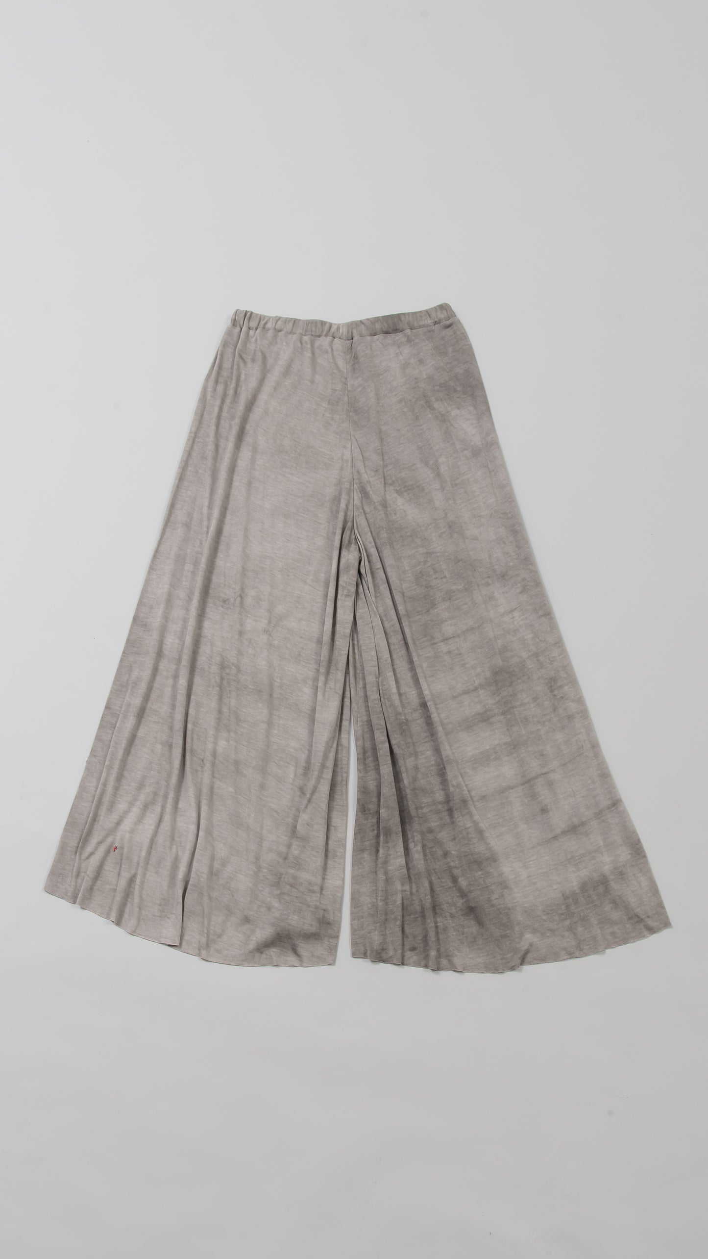 wo. elastic waist flowing legs wide