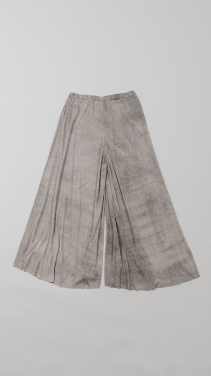 wo. elastic waist flowing legs wide