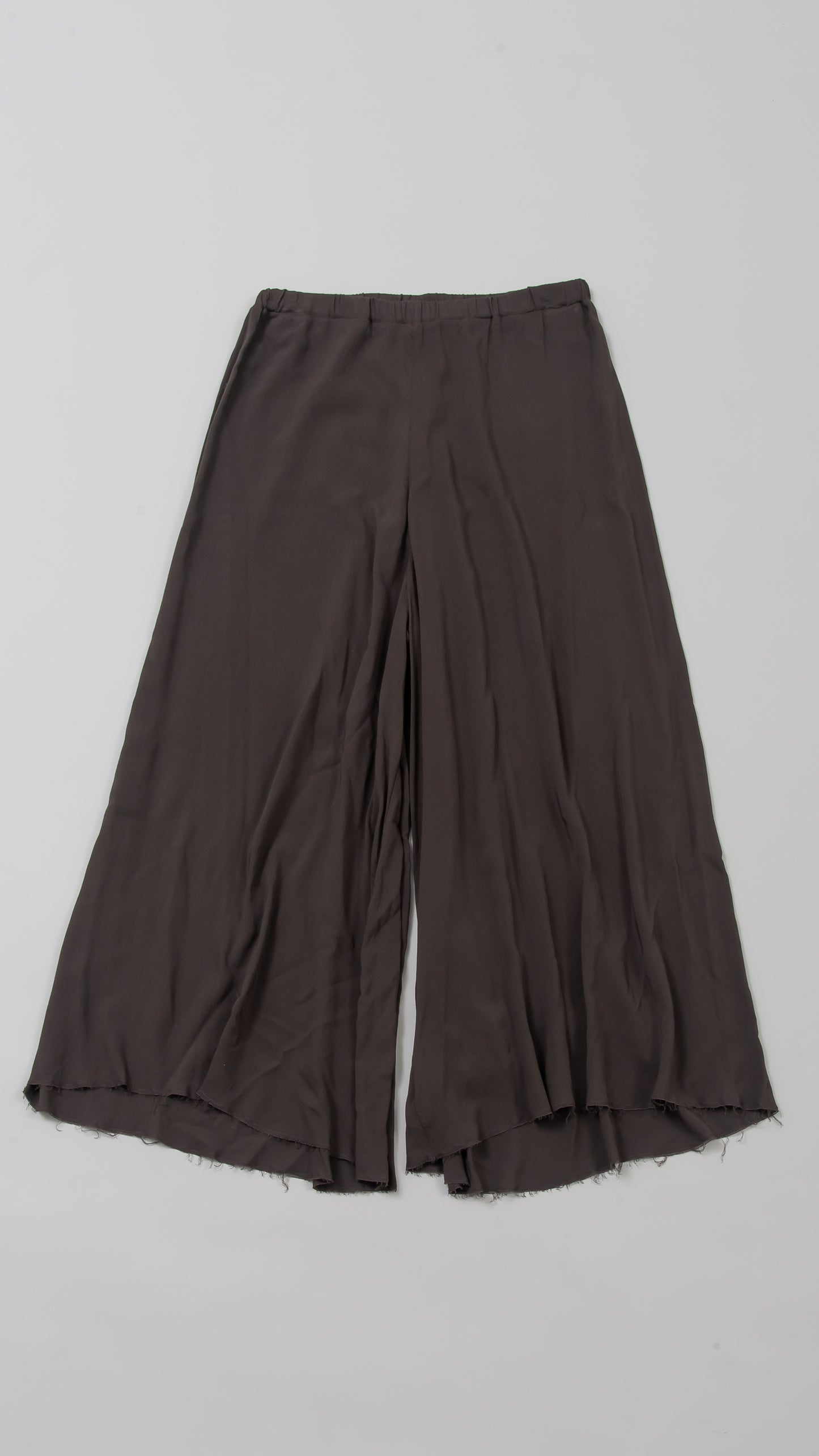 wo. elastic waist flowing legs wide