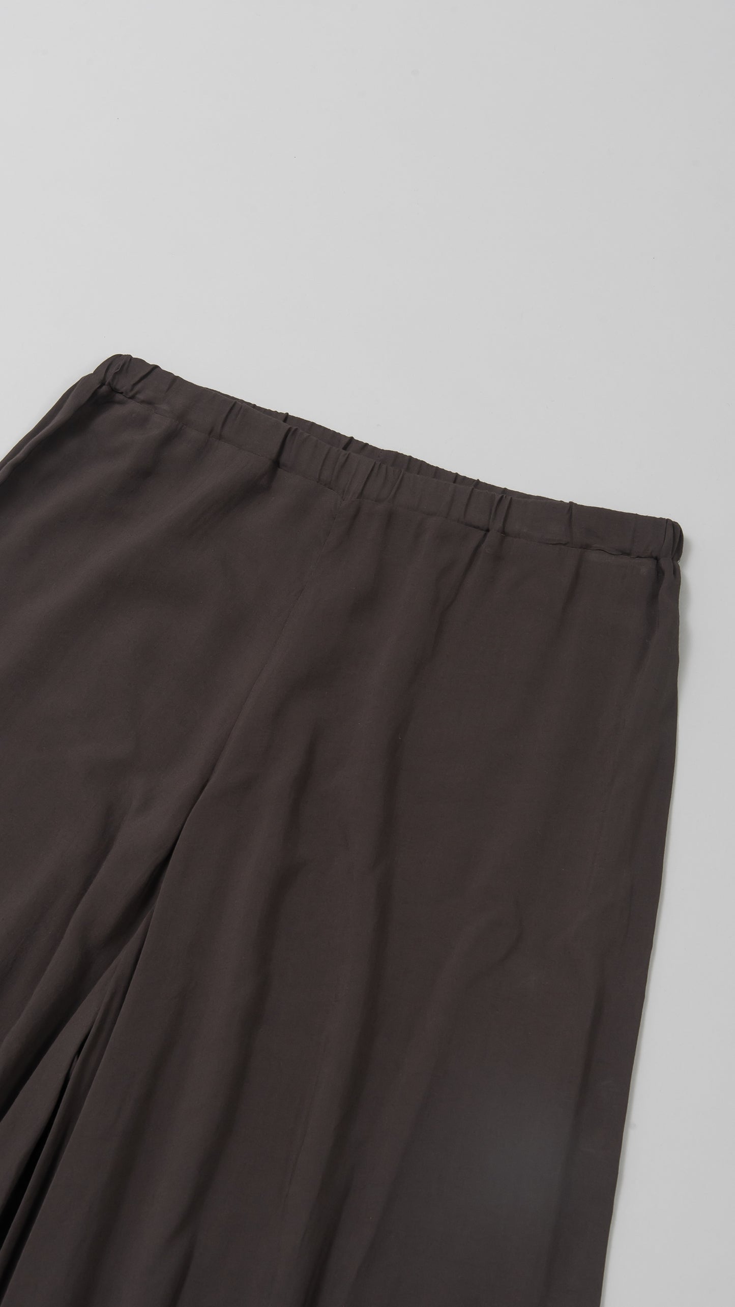 wo. elastic waist flowing legs wide