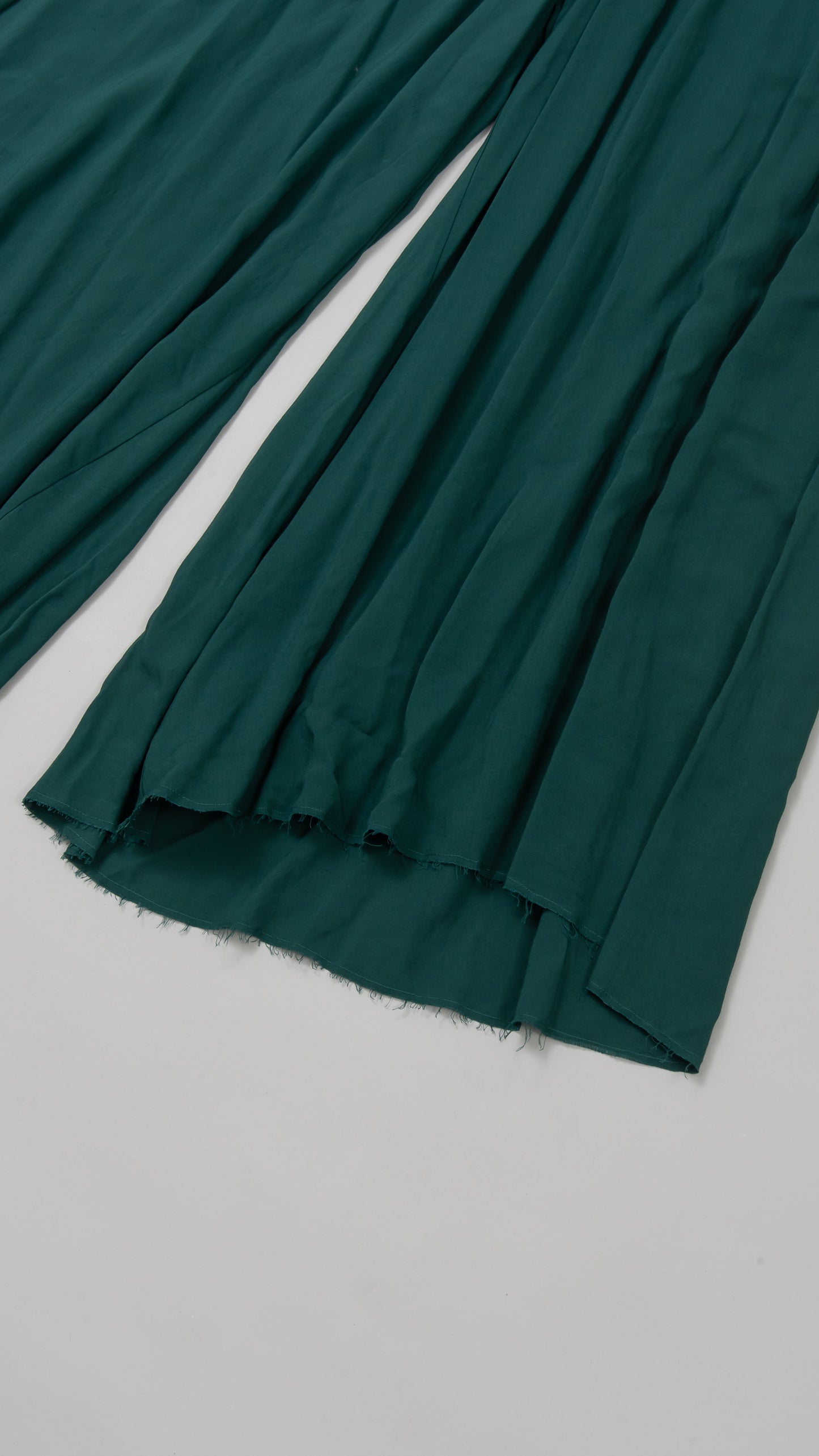 wo. elastic waist flowing legs wide