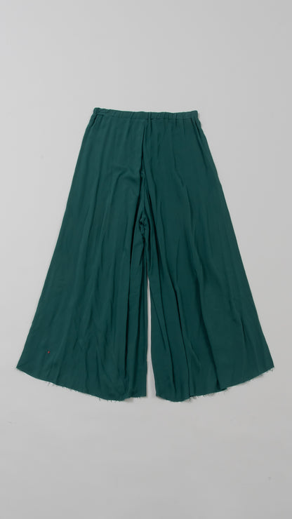 wo. elastic waist flowing legs wide