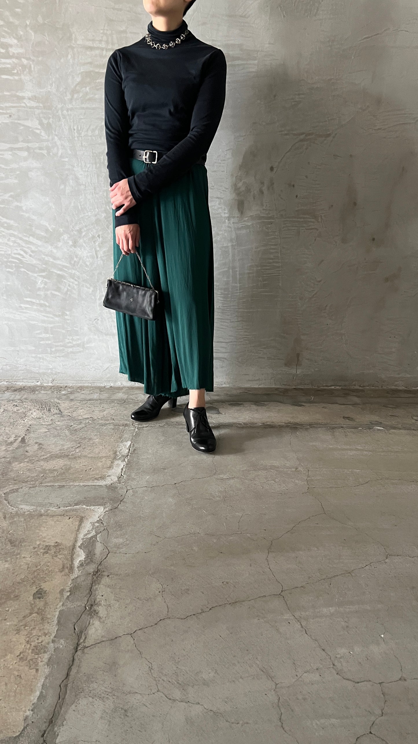 wo. elastic waist flowing legs wide