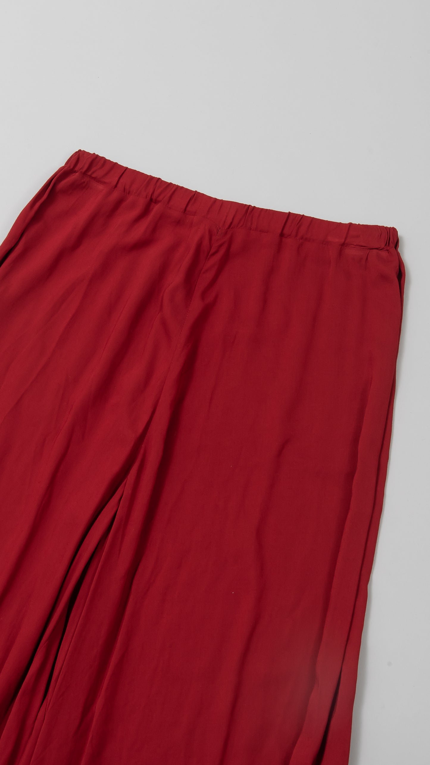 wo. elastic waist flowing legs wide