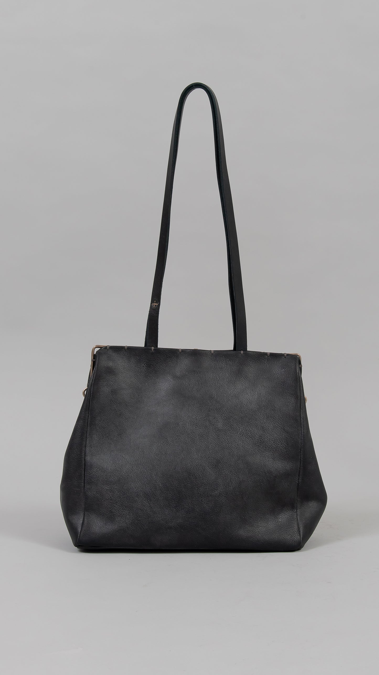 silver rim flat shoulder bag