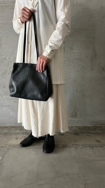 silver rim flat shoulder bag