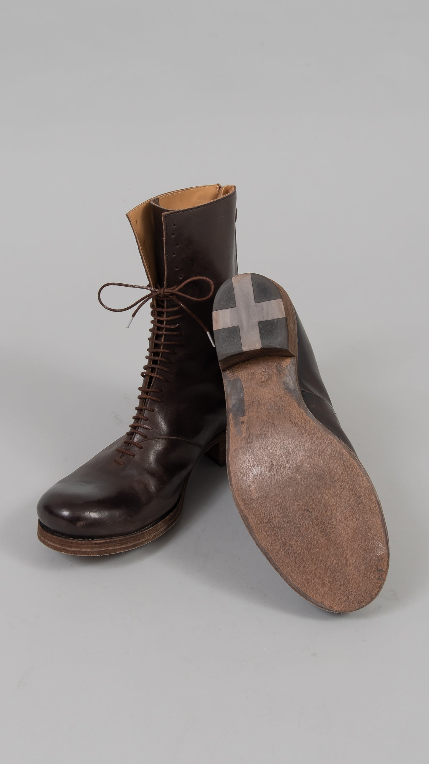 wo. tall back zipper boot w/laces