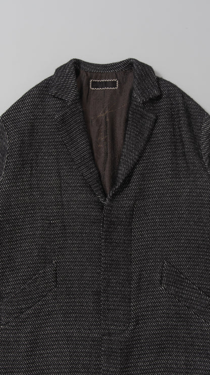peak-lapel coat