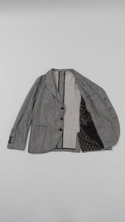 peak-lapel coat