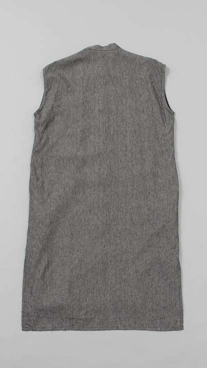 sleeveles dress