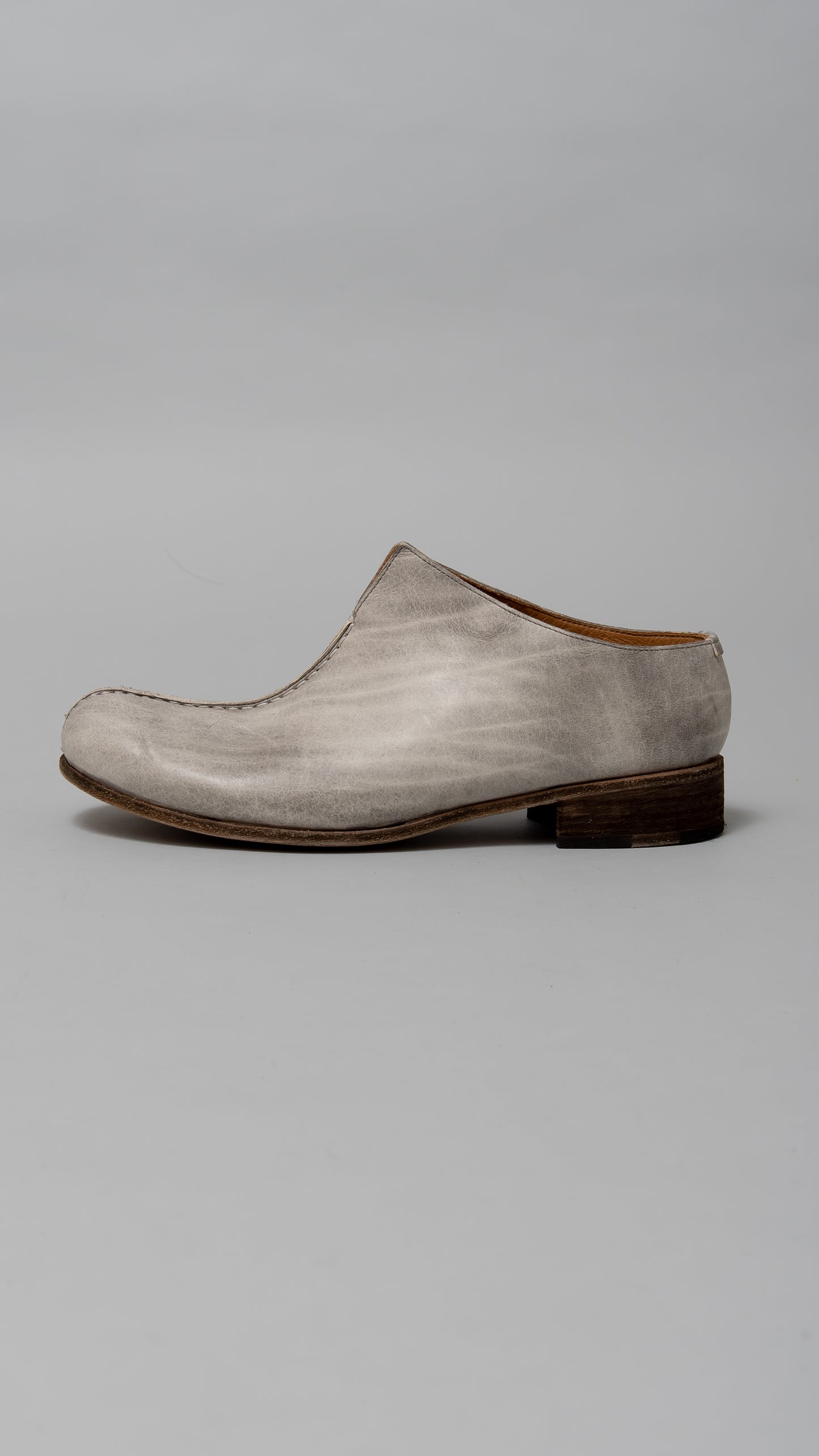 wo. central stitch sabo w/thinner sole