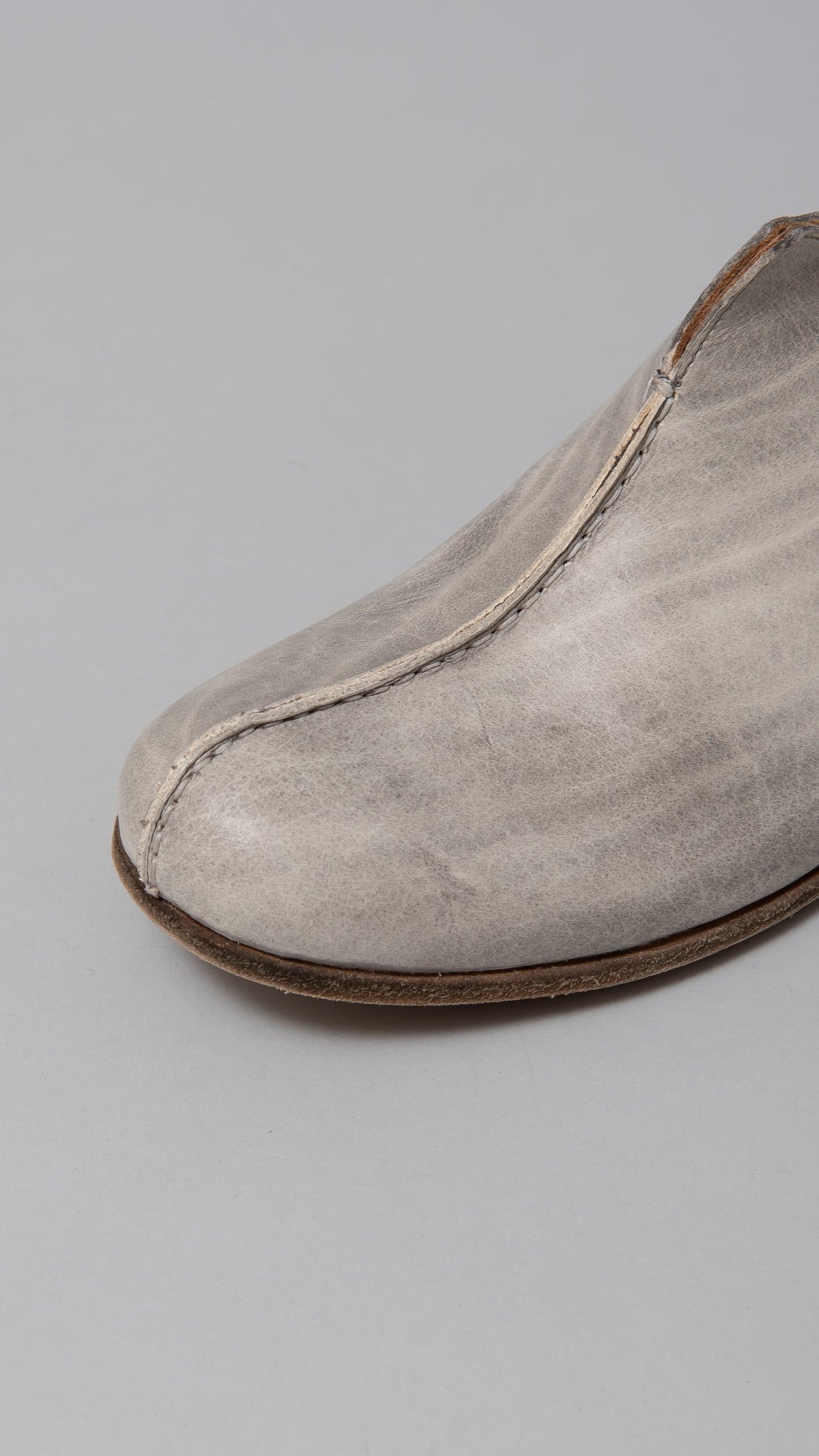 wo. central stitch sabo w/thinner sole