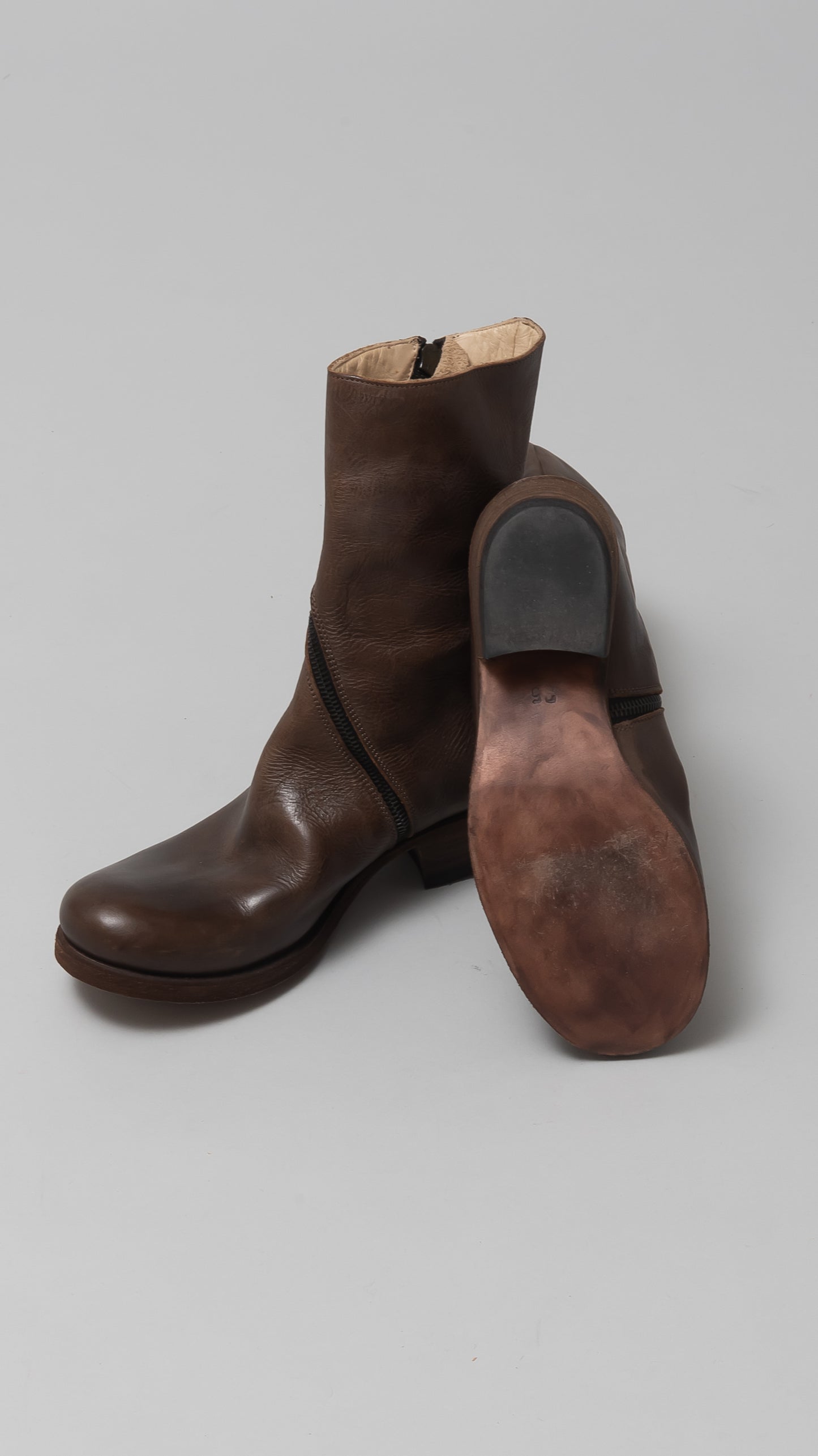 wo side zipped short boot