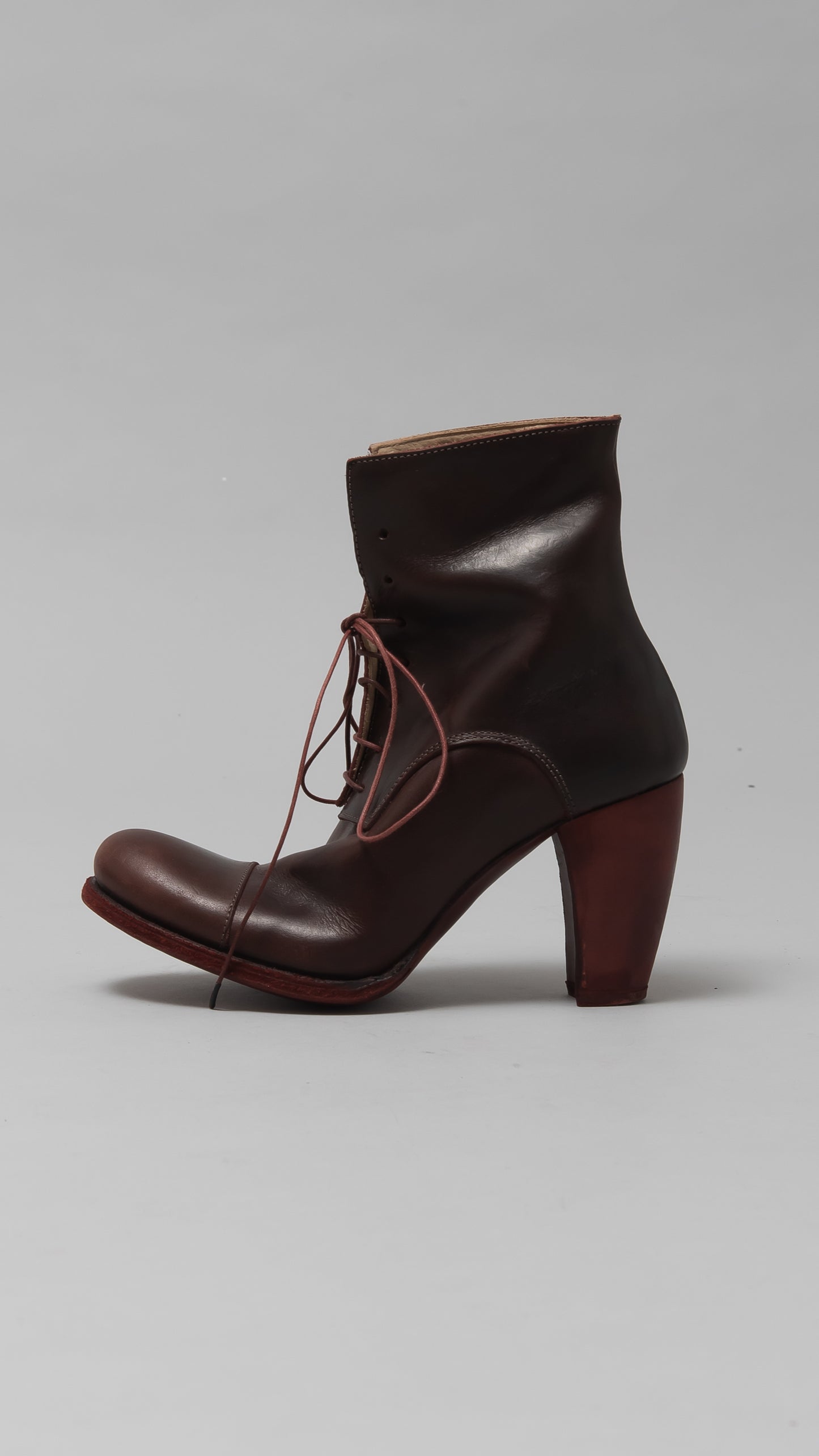 wo toe capped oxford short boot w/heel