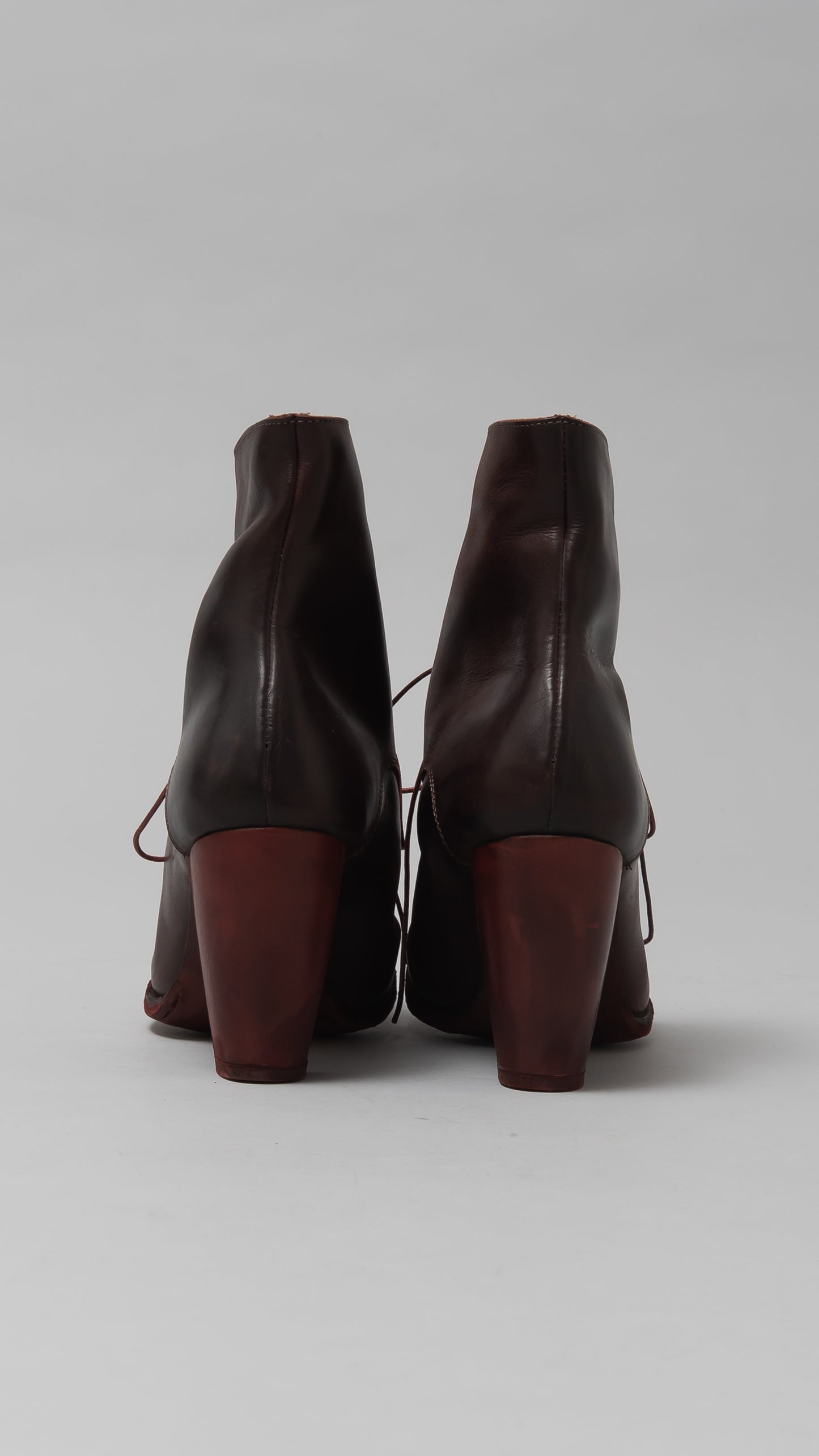 wo toe capped oxford short boot w/heel