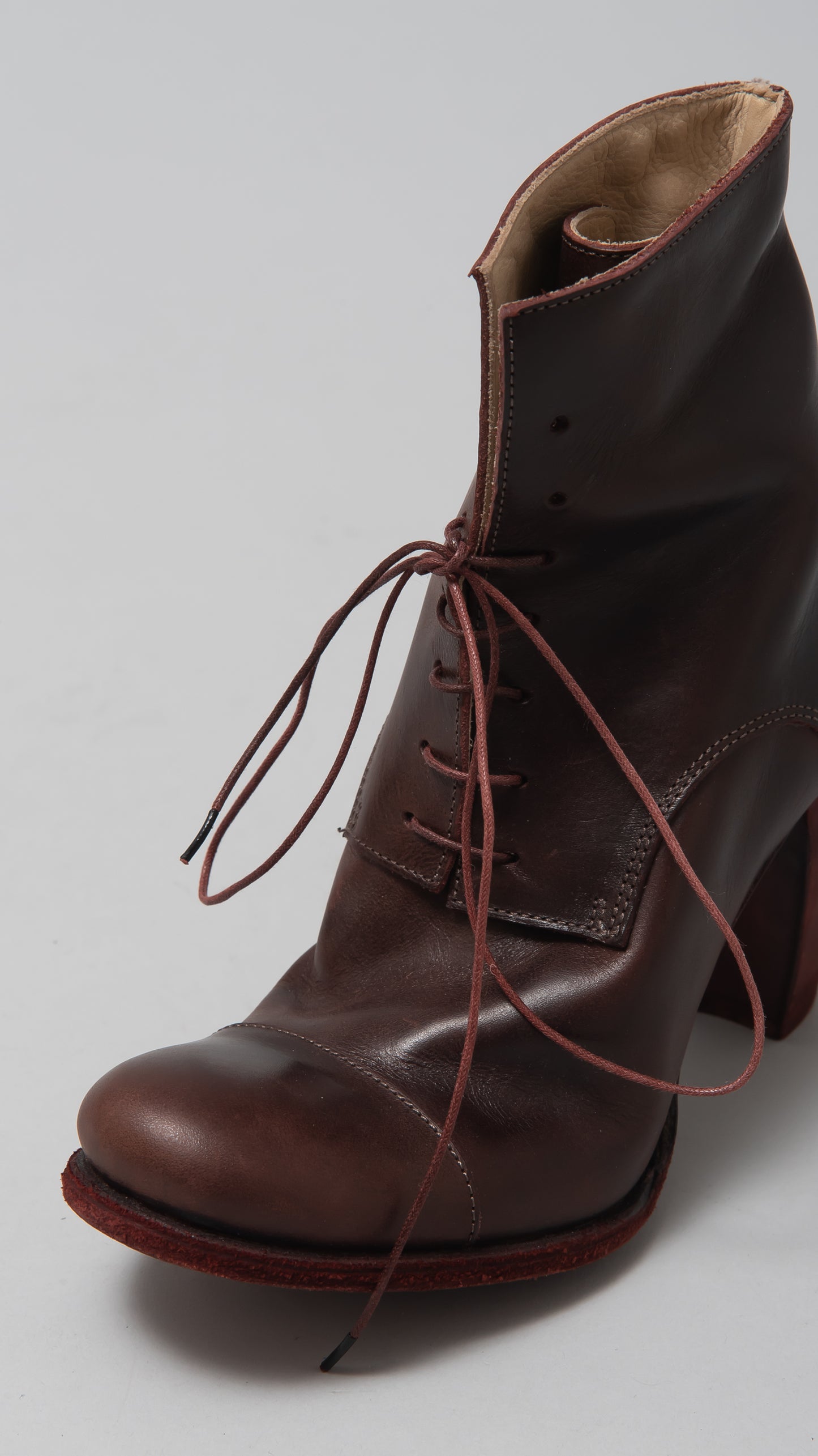 wo toe capped oxford short boot w/heel