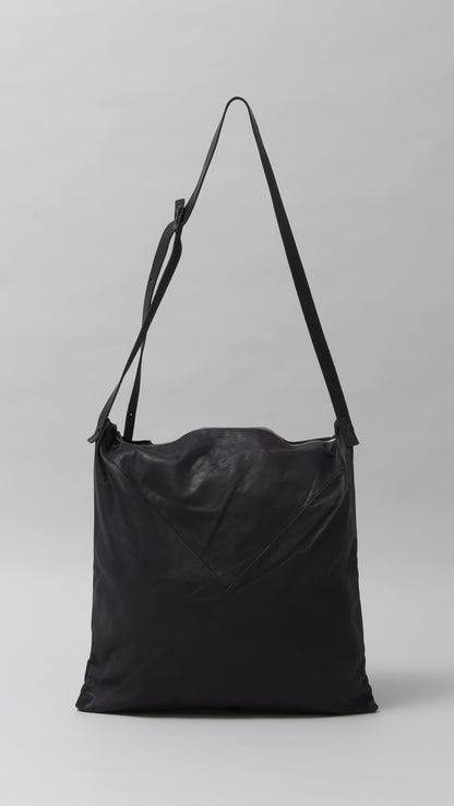 medium pressed evenlope messenger