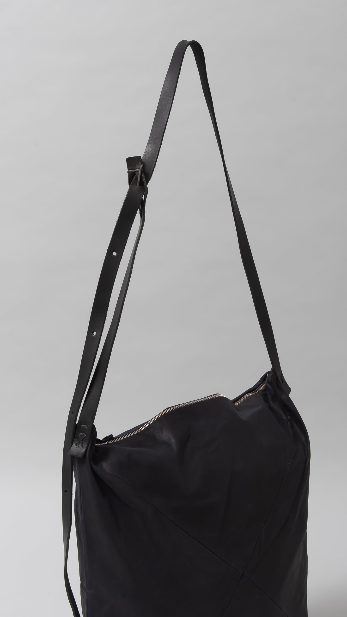 medium pressed evenlope messenger