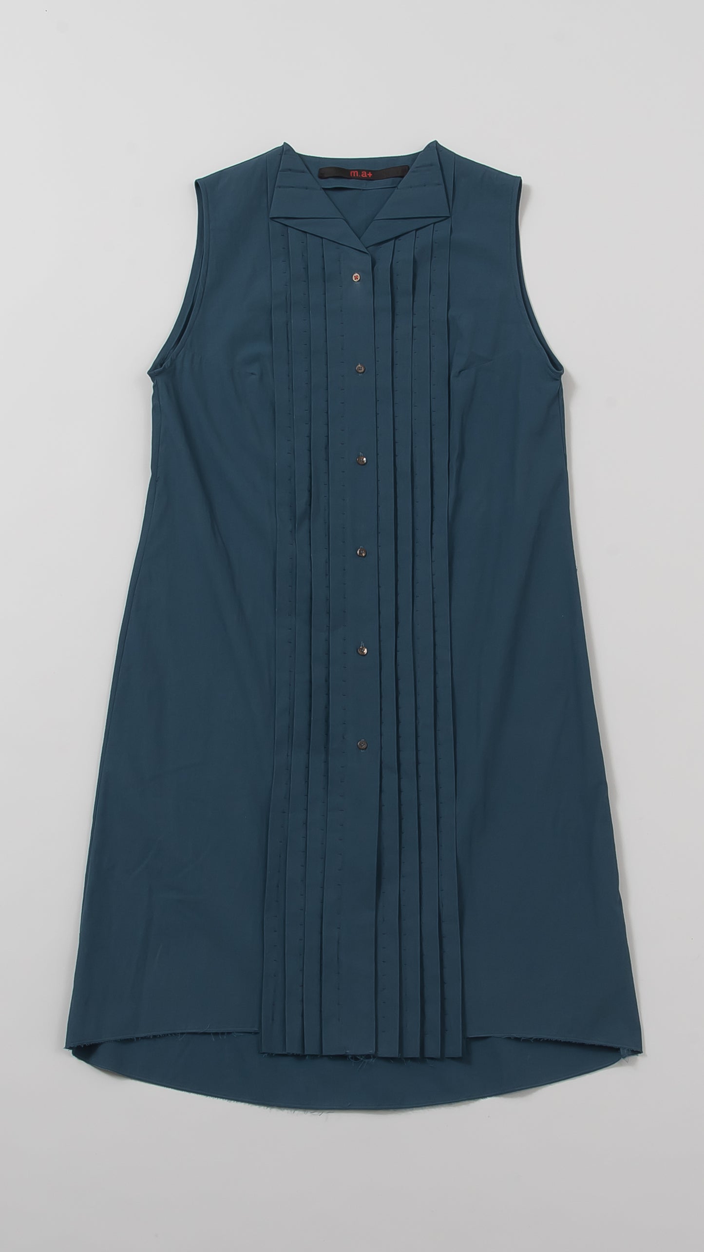 wo. front pleated sleevless long fitted