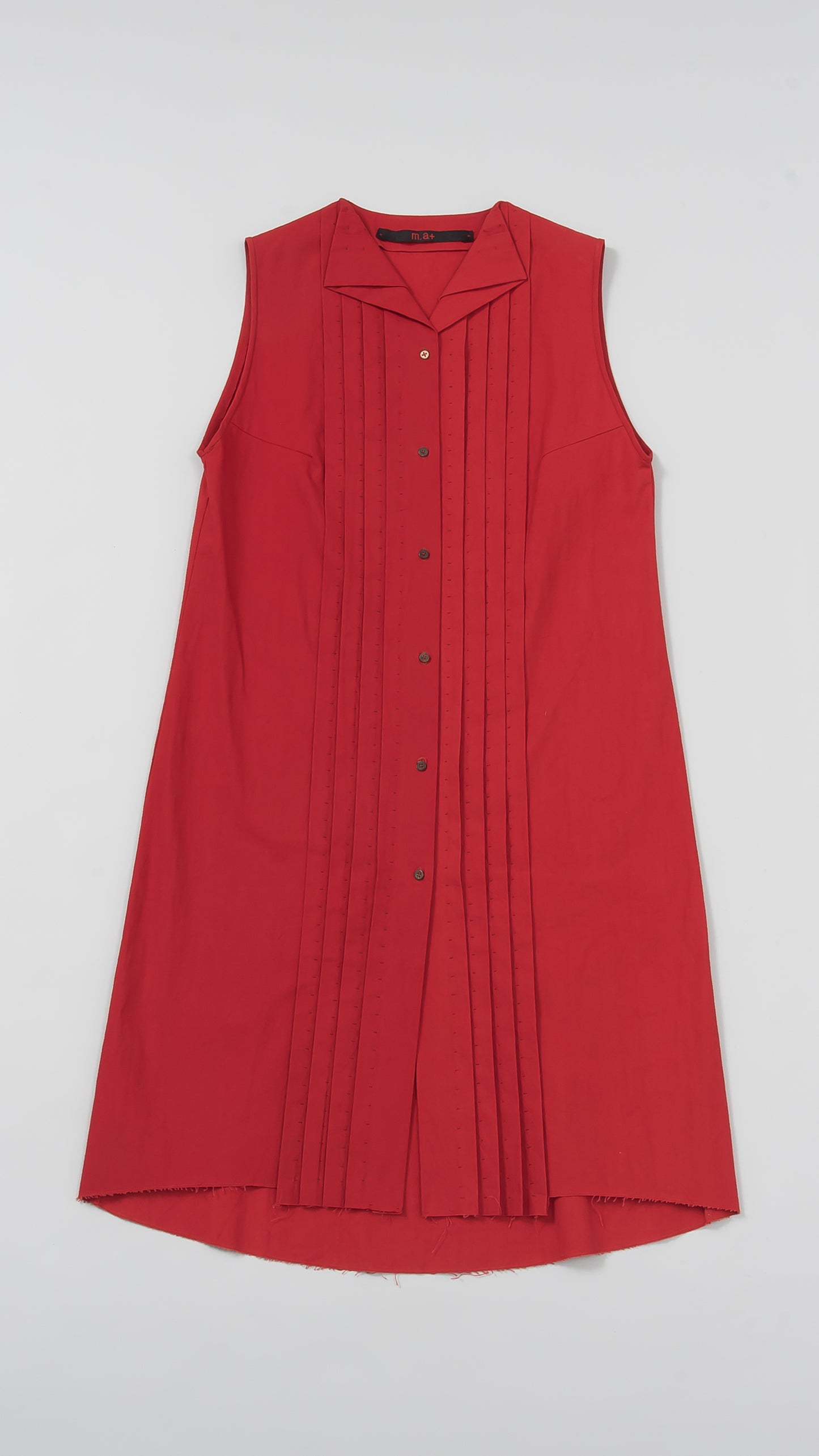 wo. front pleated sleevless long fitted