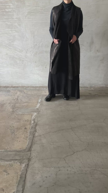 sleeveless open wide coat