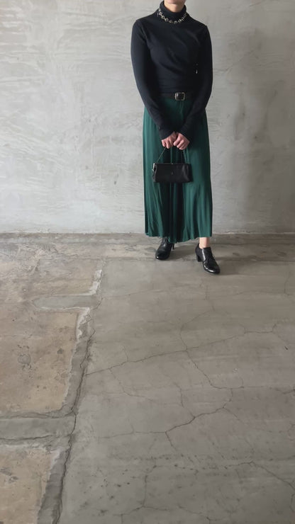 wo. elastic waist flowing legs wide