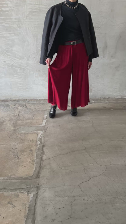 wo. elastic waist flowing legs wide