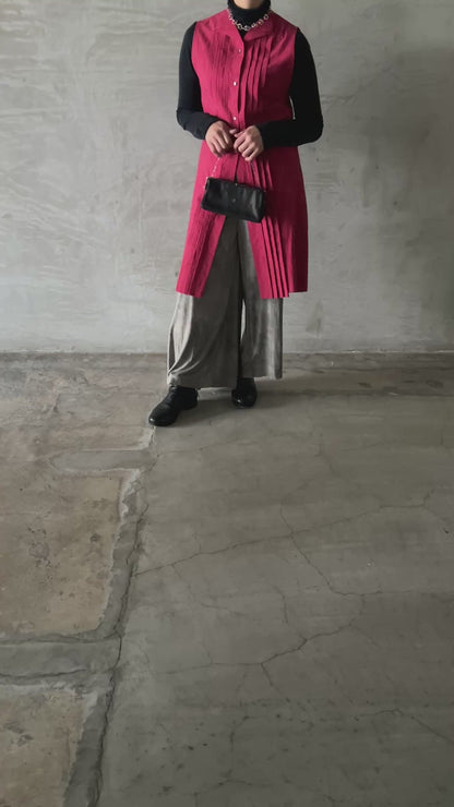 wo. front pleated sleevless long fitted